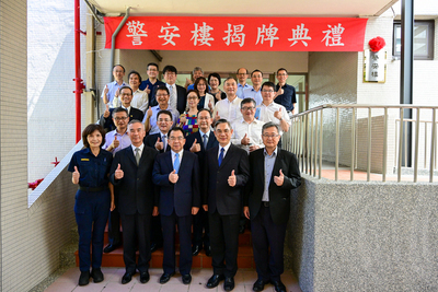 Guests and faculty gathered in celebration, marking the grand opening of Jing'an Building with a commemorative photo.